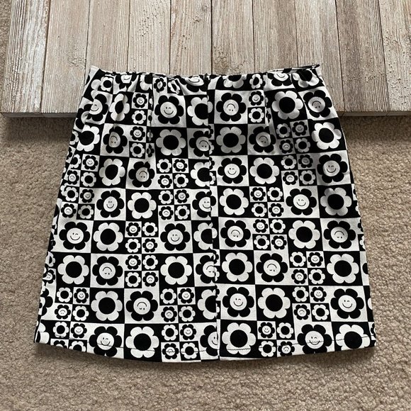 Art Class Floral Smiley Face Front Notch Skirt Girls Size S (6/6X) Black White - Picture 8 of 12
